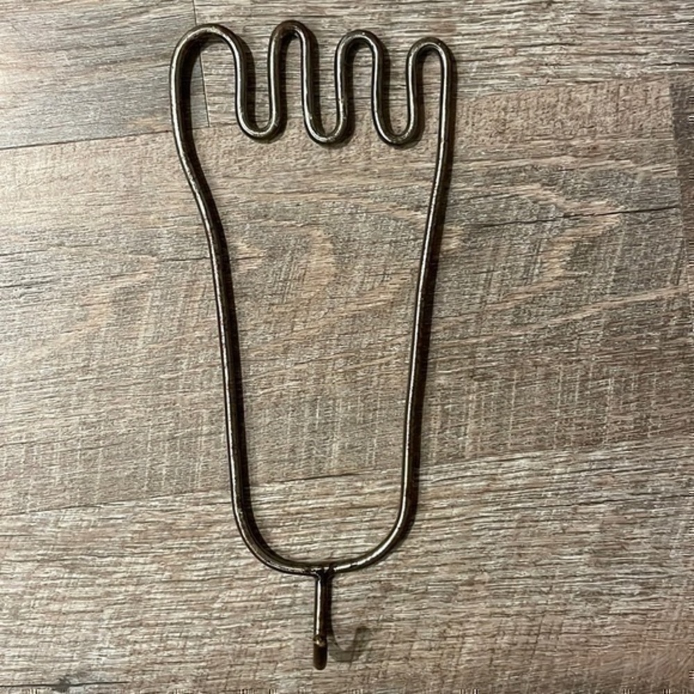 Handcrafted bent metal foot coat hook - Picture 1 of 4